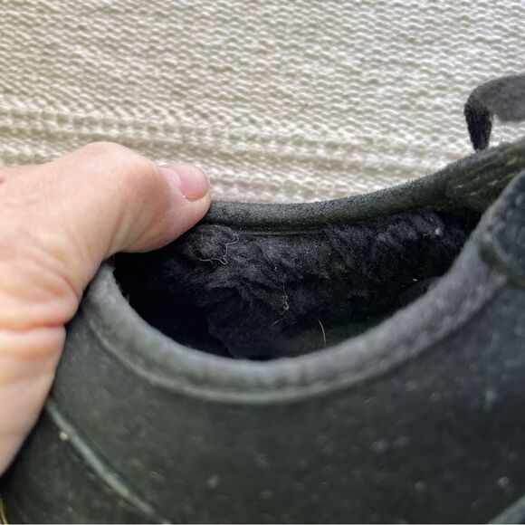 Ugg Suede Lace up Lined Sneakers, Size 8 - Picture 6 of 9